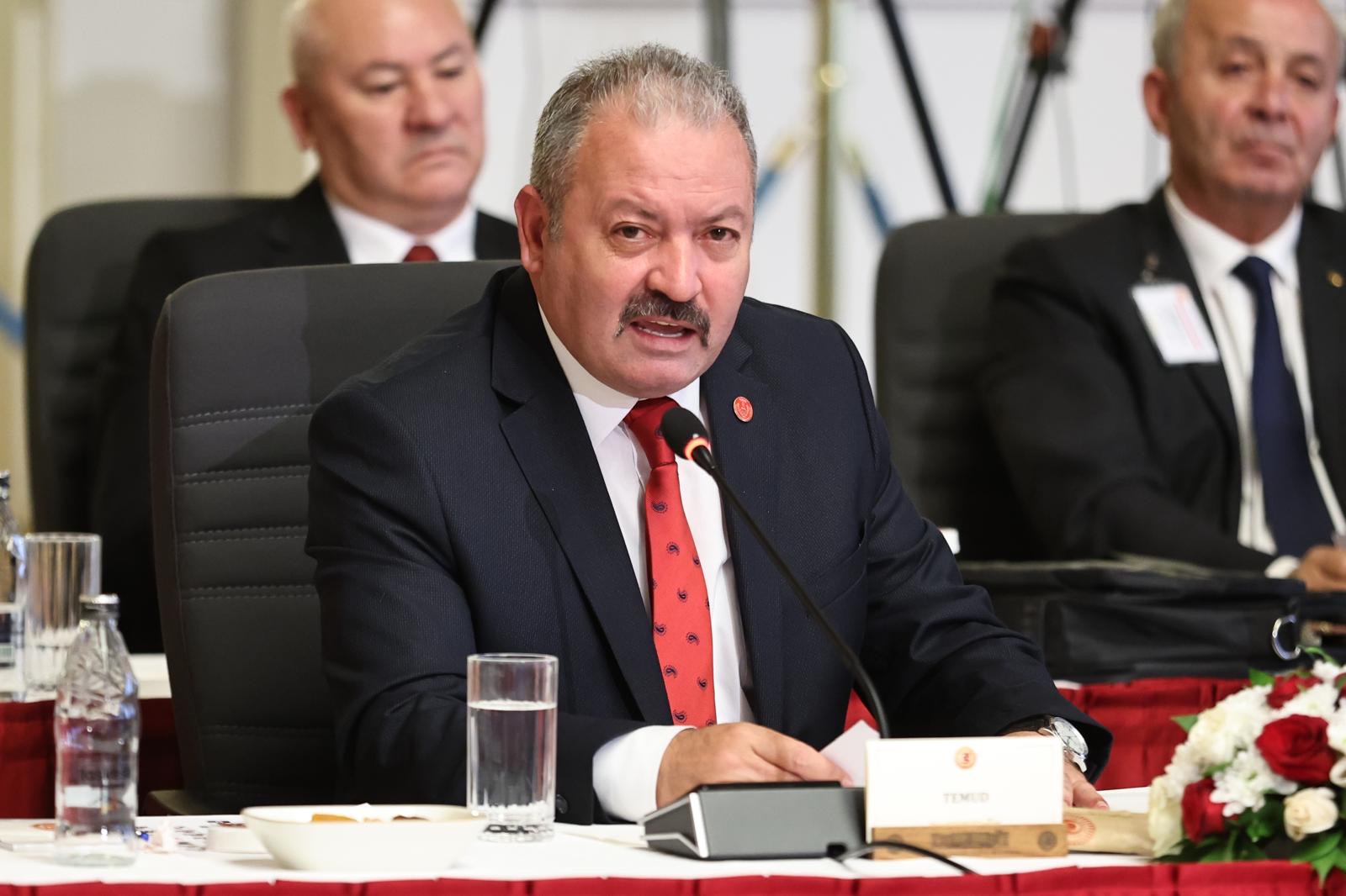 Milli Dayanışma, Kardeşlik ve Demokrasi Komisyonu’nda, Türkiye Emekli Uzman Erbaşlar Derneği (TEMUD) Genel Başkanı Sayın Ali TİLKİCİ, Uzman Çavuş camiamızın özlük haklarıyla ilgili önemli bir konuşma gerçekleştirmiştir.