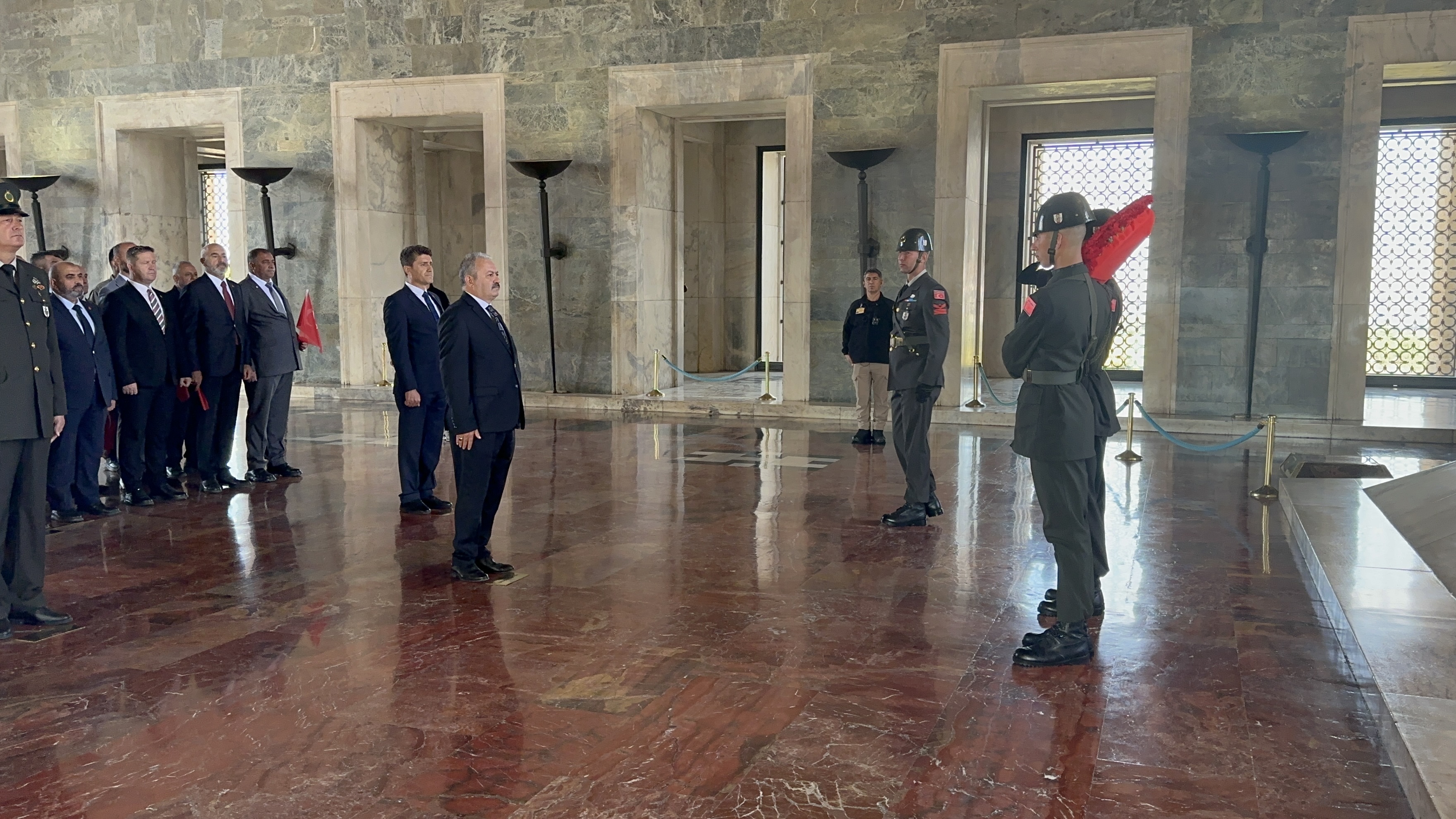 Anıtkabir’de Aziz Ata’mızın Huzurundaydık. Türkiye Emekli Uzman Erbaşlar Derneği (TEMUD) olarak kuruluş yıldönümümüzde, Gazi Mustafa Kemal Atatürk ve silah arkadaşlarının manevi huzurunda saygı duruşunda bulunduk. 