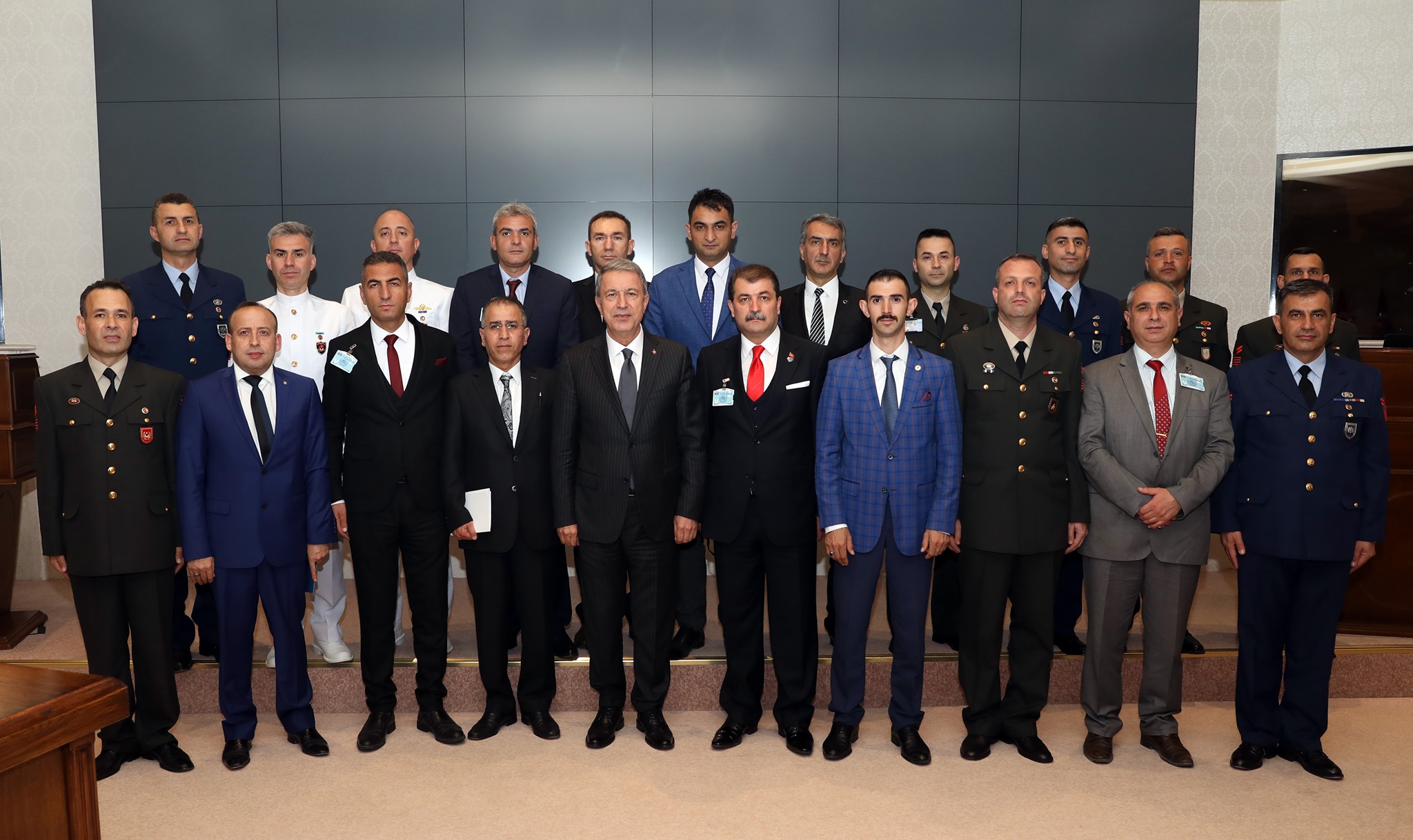 Milli Savunma Bakanı Hulusi Akar, STK Temsilcileri ile bir araya geldi. 'MİLLİYET.COM.TR'