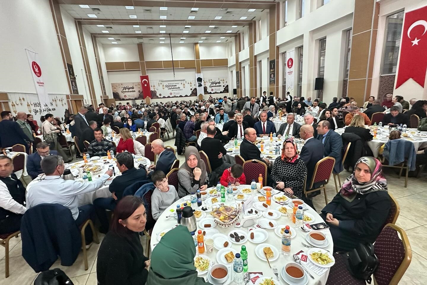 Kahraman Uzman Çavuş’ların otağı TEMUD  yönetimi, Değerli il Bşk ve yöneticileri emekli Uzman Çavuş aileleri ile birlikte Sayın Mesut Özarslan’ın ağırladığı iftar proğramı