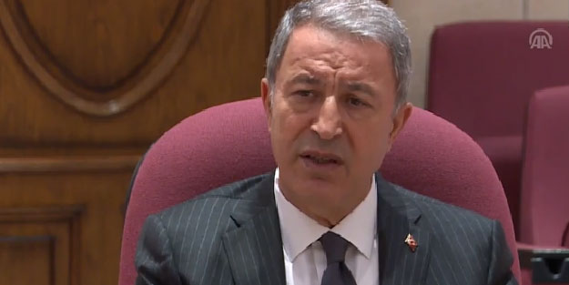 Emekli ve muvazzaf uzman erbaşlarla bakanlıkta düzenlenen toplantıda bir araya gelen Milli Savunma Bakanı Hulusi Akar 'YENİ AKİT'