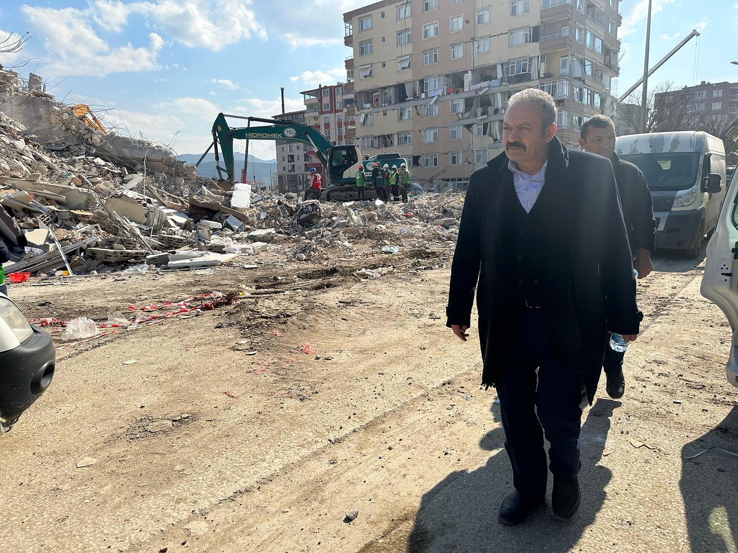 Çok büyük bir afet var burada Silahlı Kuvvetlerimiz, jandarmamız burada Afad ve gönüllüler canla başka uğraşıyor 