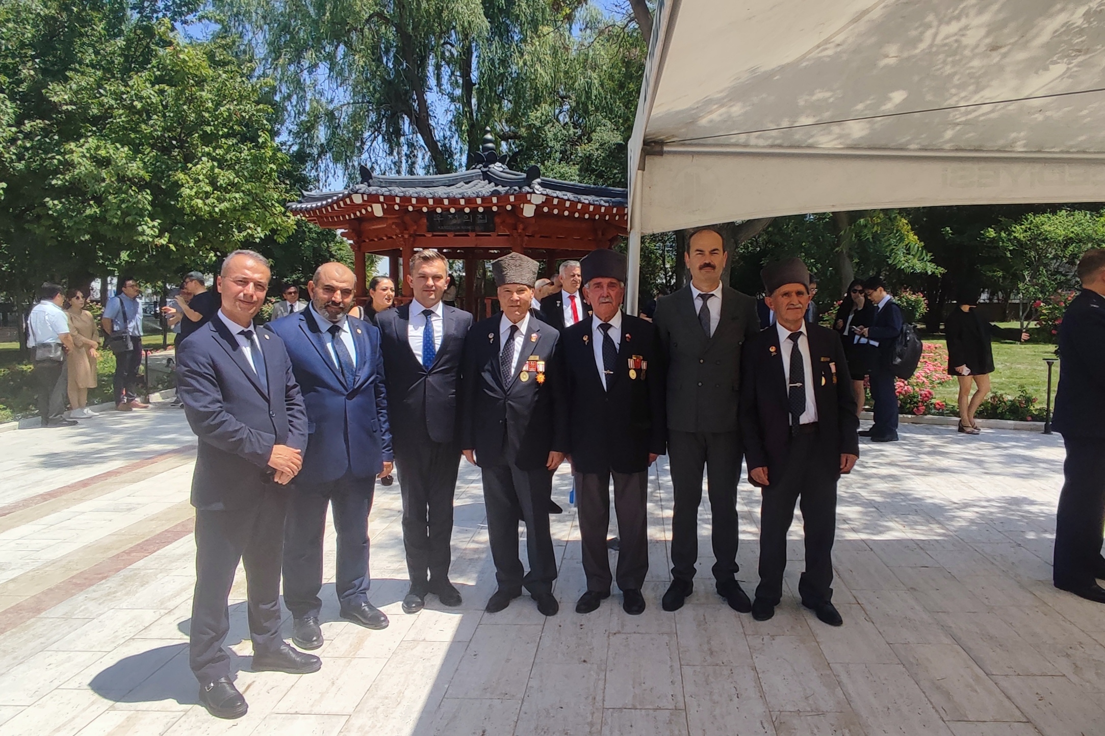 Türkiye Muharip Gaziler Derneği Tarafından düzenlenen Kore savaşının 74 ncü yıldönümü sebebiyle Korede savaşan Türkler Anıtında düzenlenen törene Temud yöneticileri olarak katılım sağladık