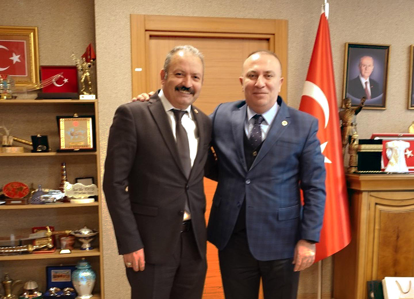 Mhp Gen Bşk Yard.Gazi Meclisin Uzman Çavuşu Sayın @izzetulviyonter ve Değerli Milletvekilimiz Sayın @arzuerdemDB i Mhp Genel merkezinde ziyaret ettik