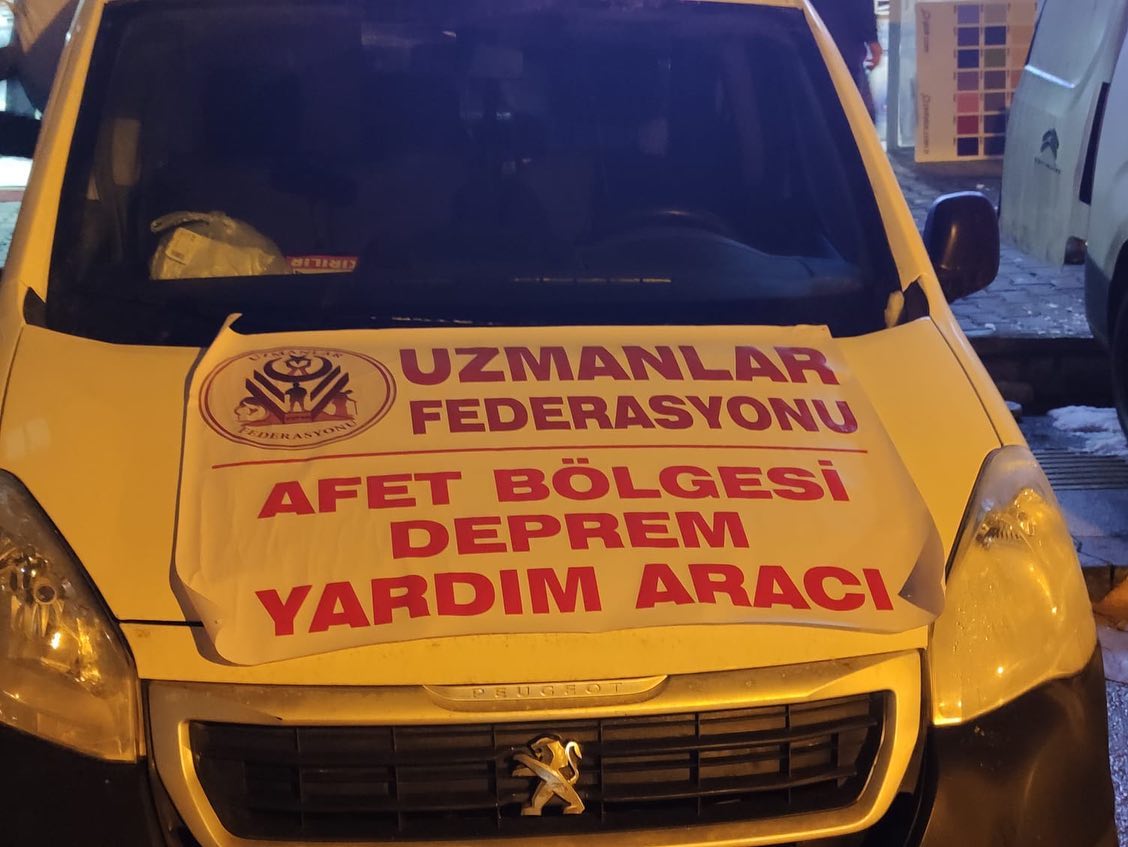Uzmanlar Federasyonu Afet bölgesine gönderilen yardım aracımız bugün 1 Aracımız Kahramanmaraş'a teslim ettik.