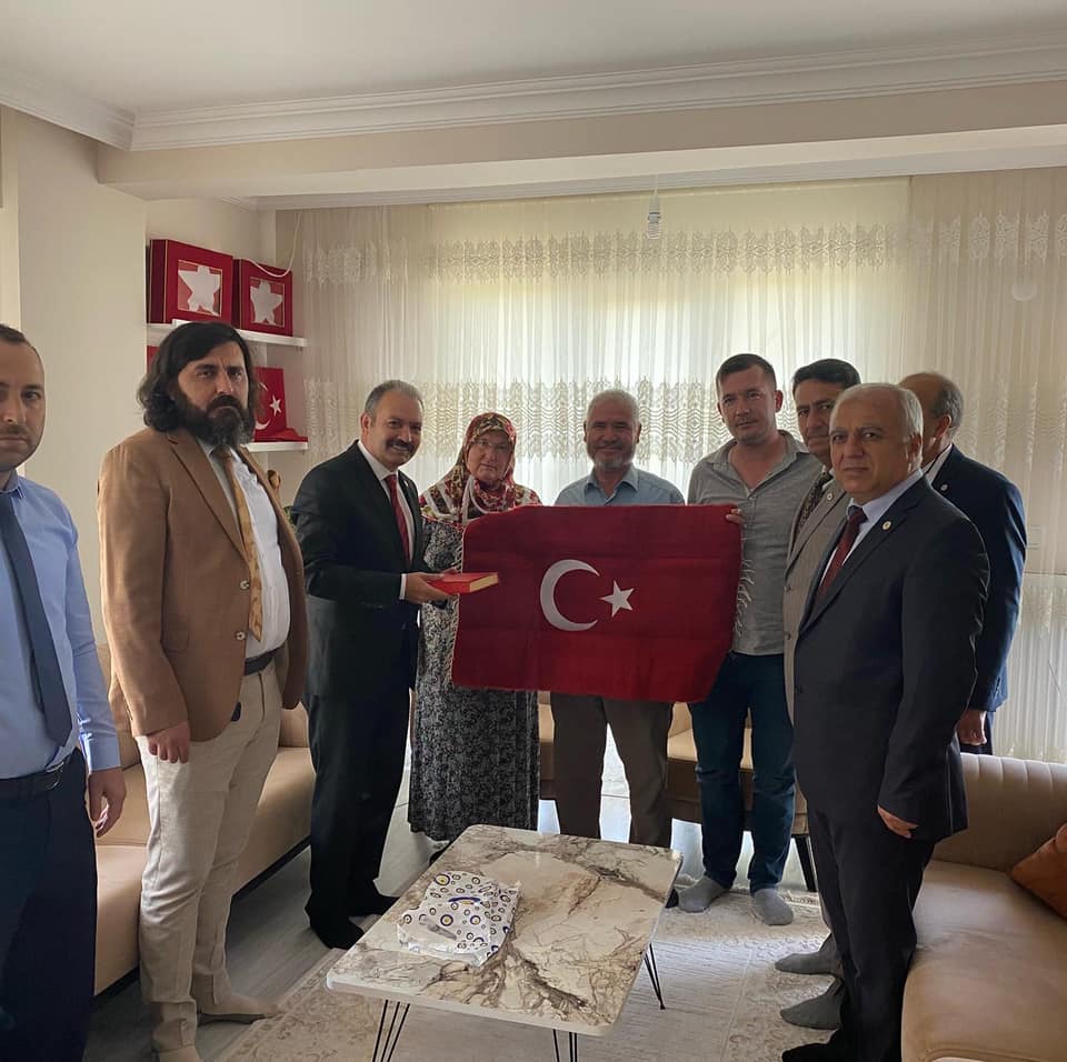 ŞEHİT AİLESİNİ ZİYARET