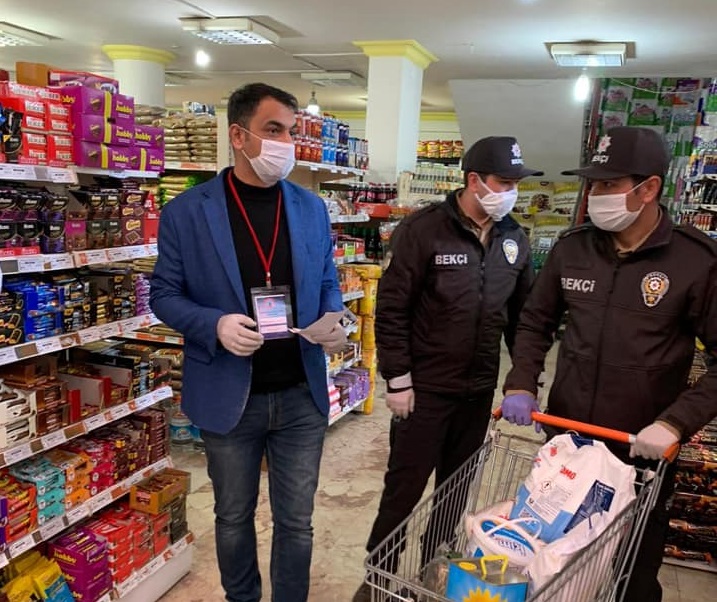 Uzmanlar Federasyonu olarak Kırşehir vefa destek ekibinde bulunan Genel Başkan yardımcımız sayın Arif SAYLAM yardıma muhtaç birçok aileye el uzattı.